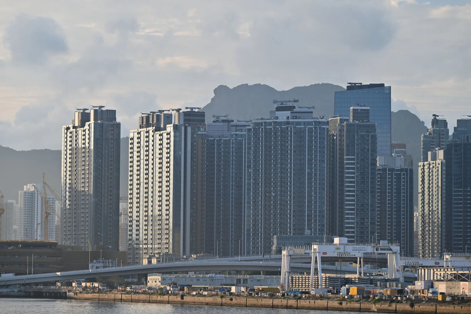 Hong Kong – Dingding Tram – Shopping Tour 4N3Đ