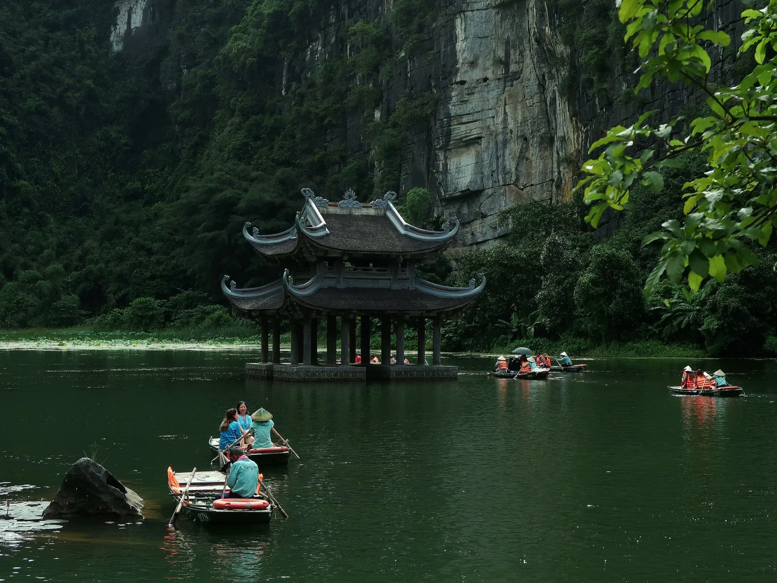 Ninh Bình – Hoa Lư – Tam Cốc – Rừng Cúc Phương 2N1Đ