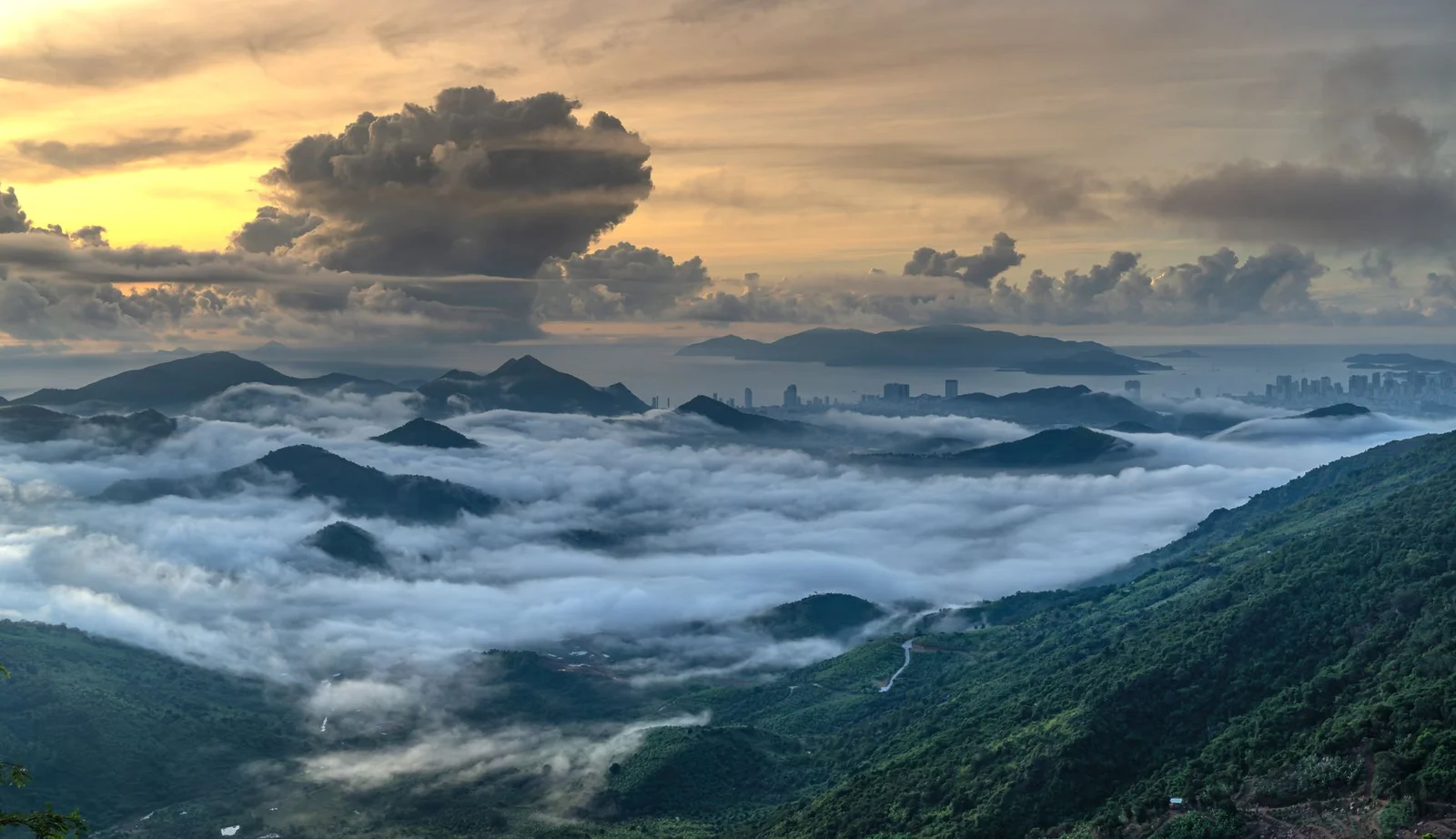 Hà Nội – Hồng Kông 4N3Đ